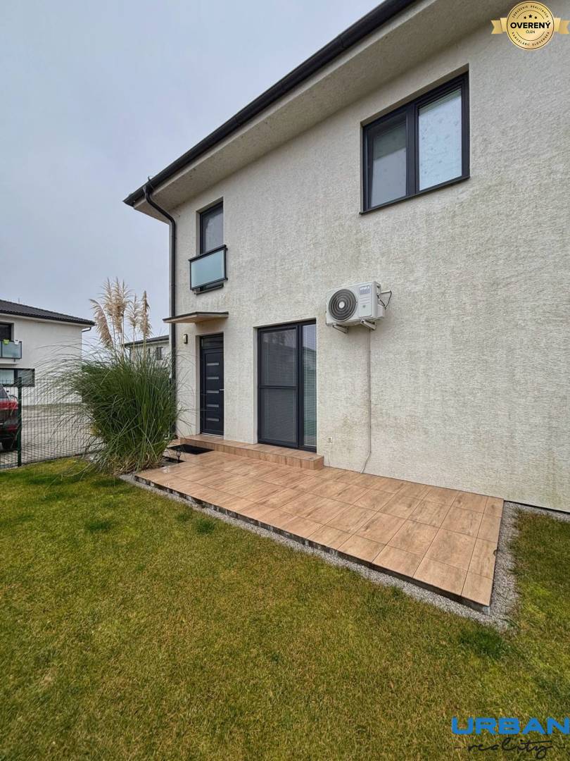 Modern 3-Room Apartment with Garden and Parking in Šamorín