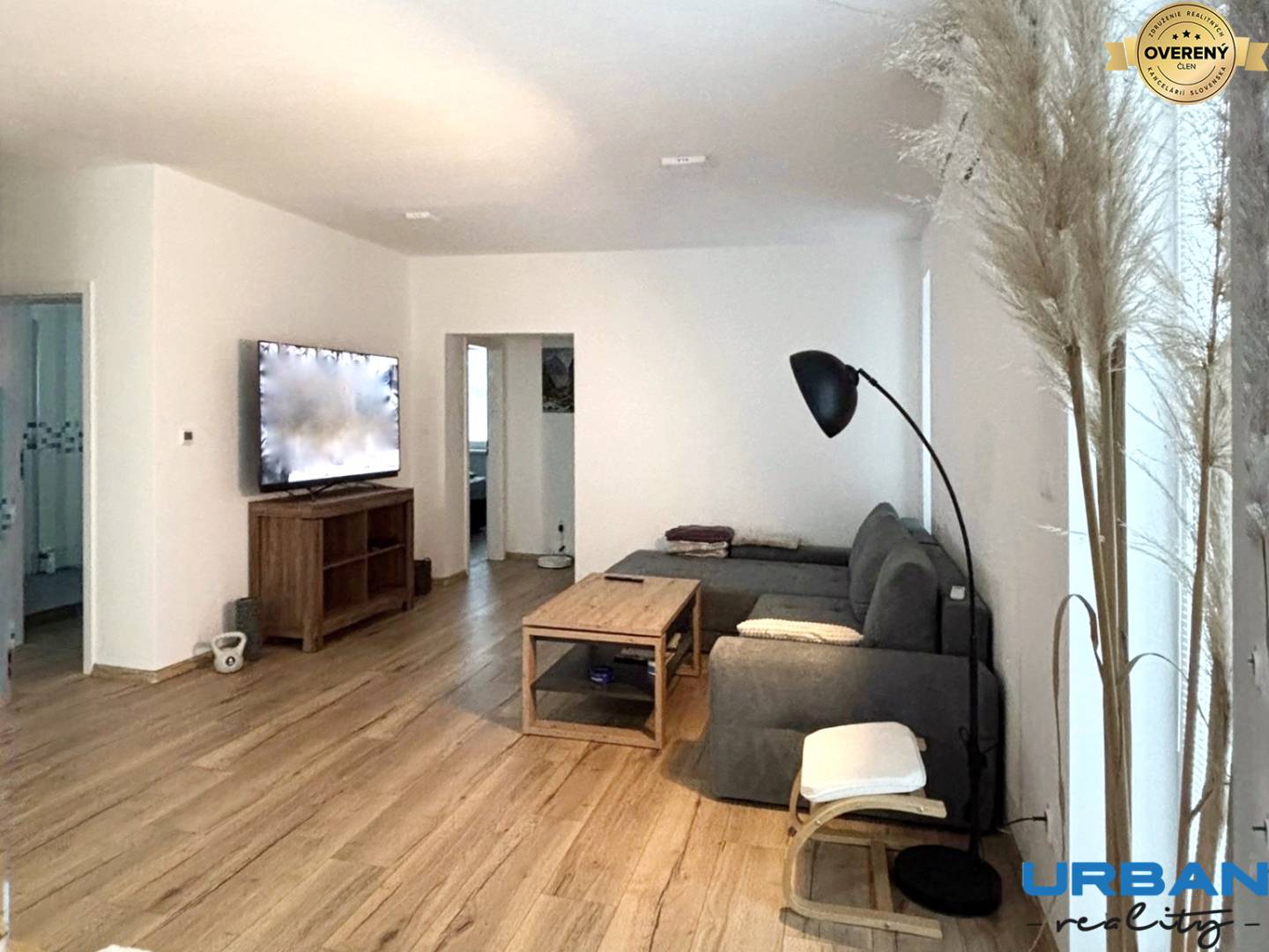 Modern 3-Room Apartment with Garden and Parking in Šamorín