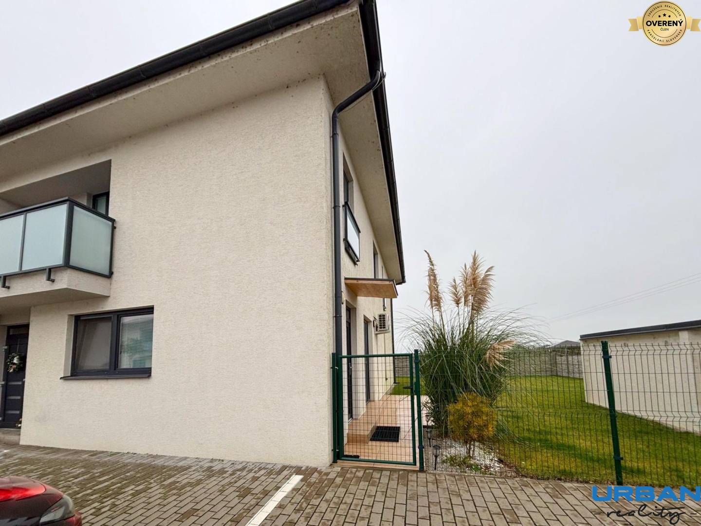 Modern 3-Room Apartment with Garden and Parking in Šamorín