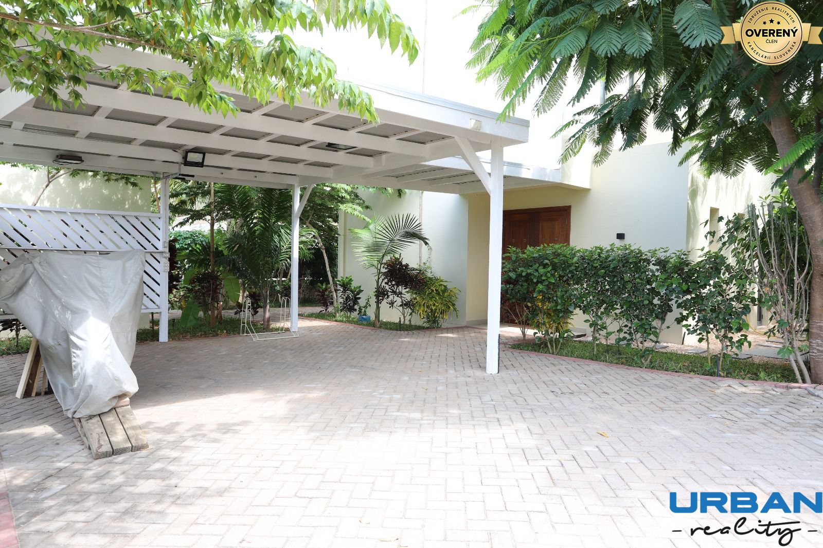 New home in a villa with ocean views in the unique town of Fumba