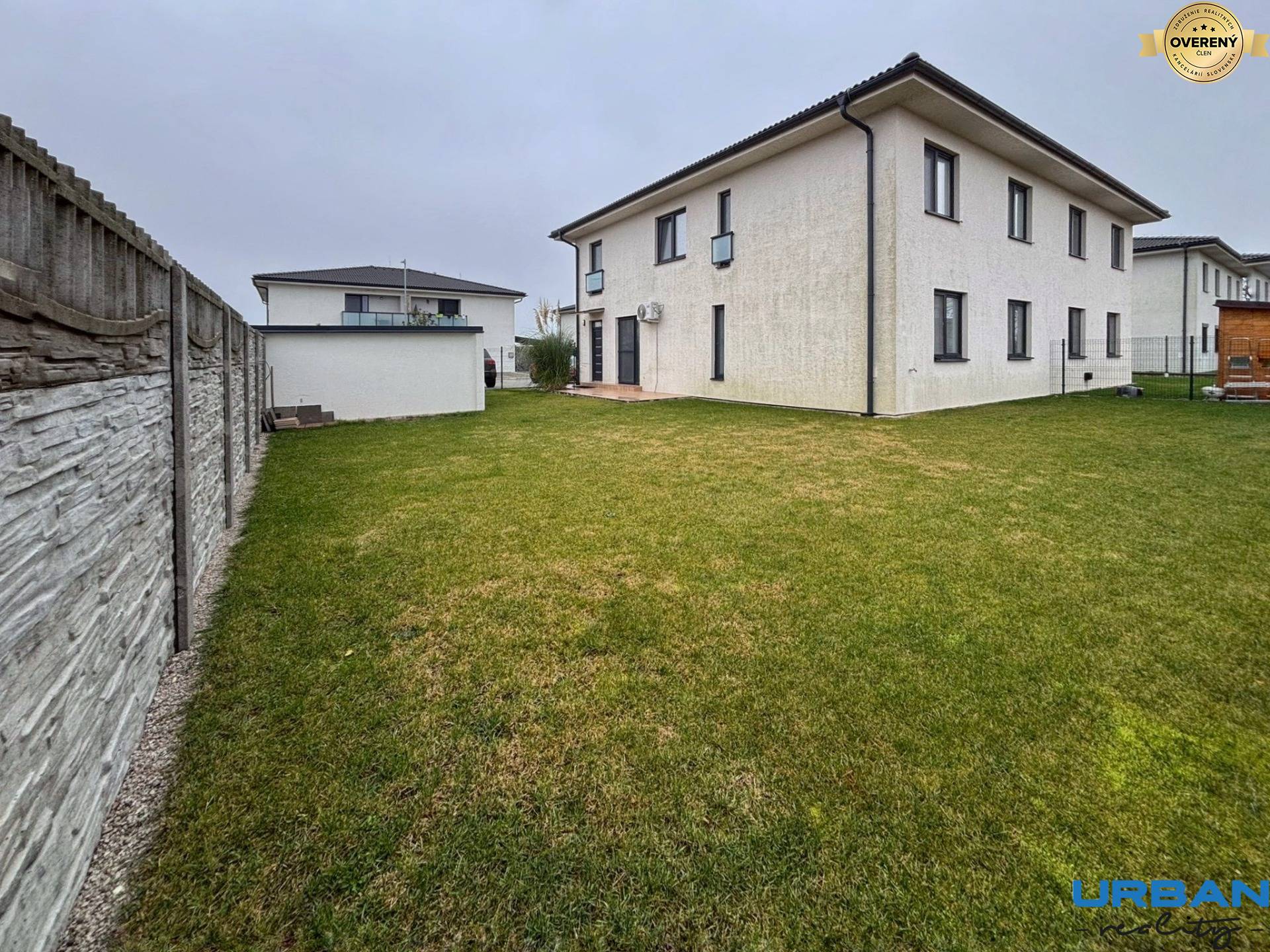 Modern 3-Room Apartment with Garden and Parking in Šamorín