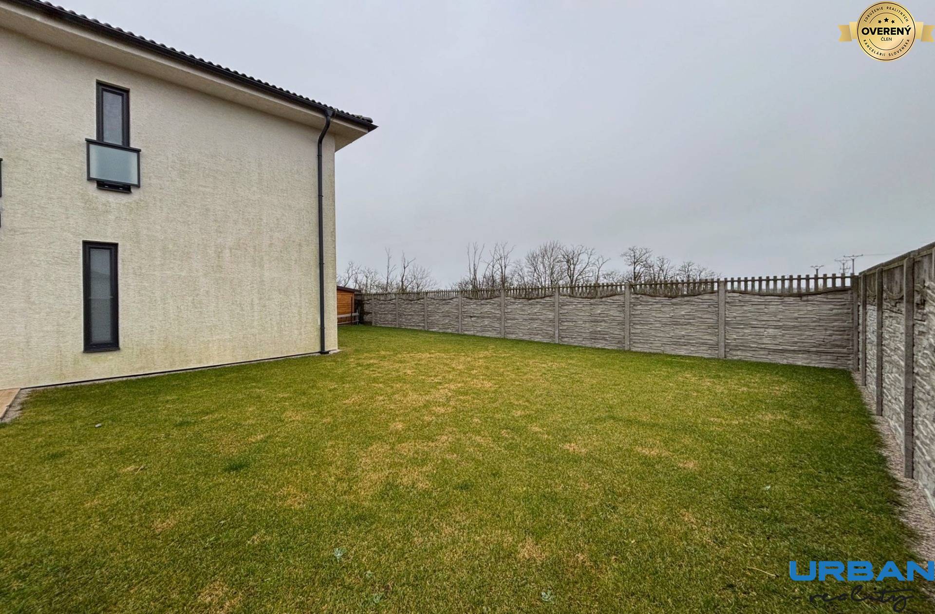 Modern 3-Room Apartment with Garden and Parking in Šamorín