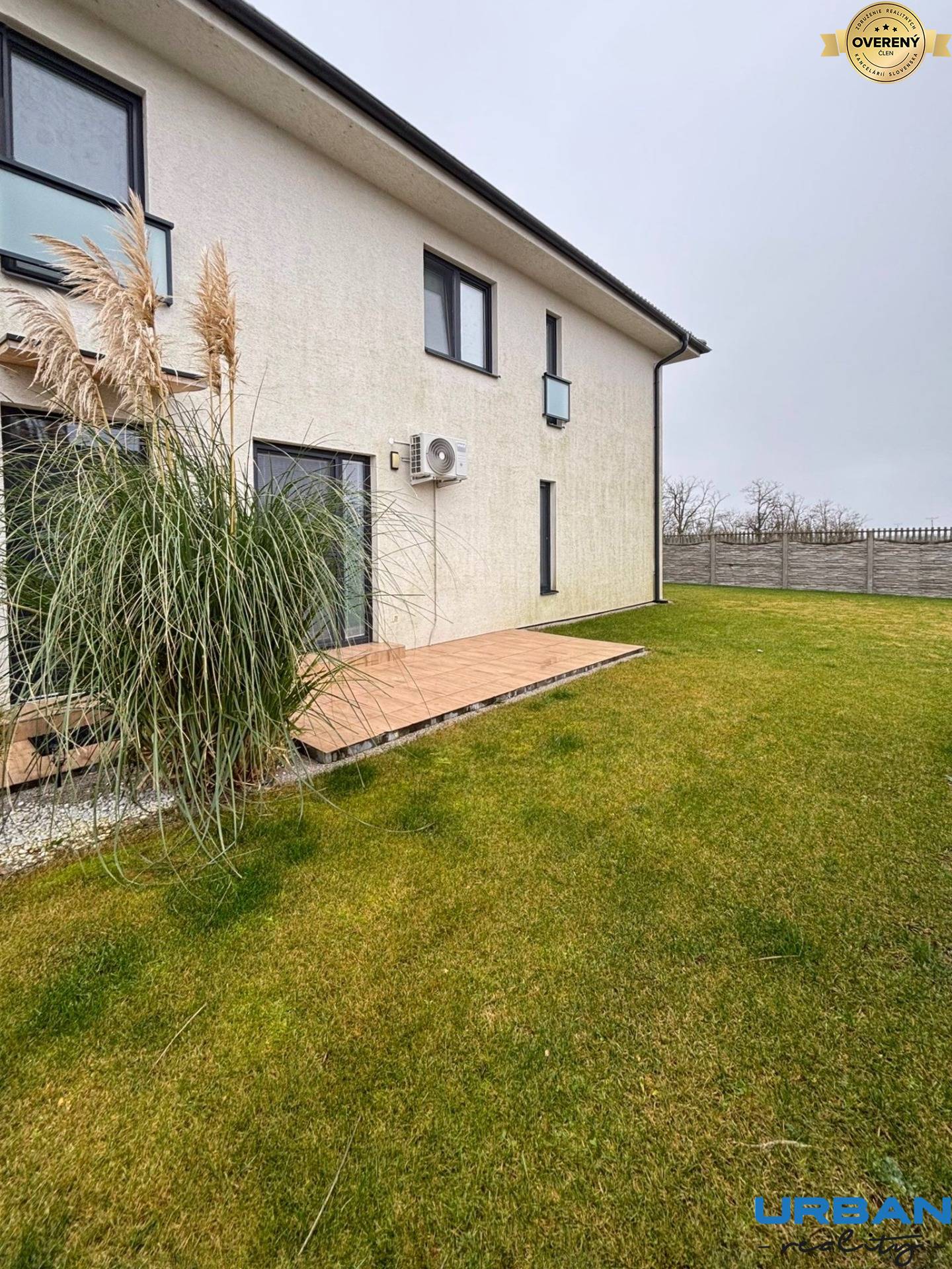 Modern 3-Room Apartment with Garden and Parking in Šamorín