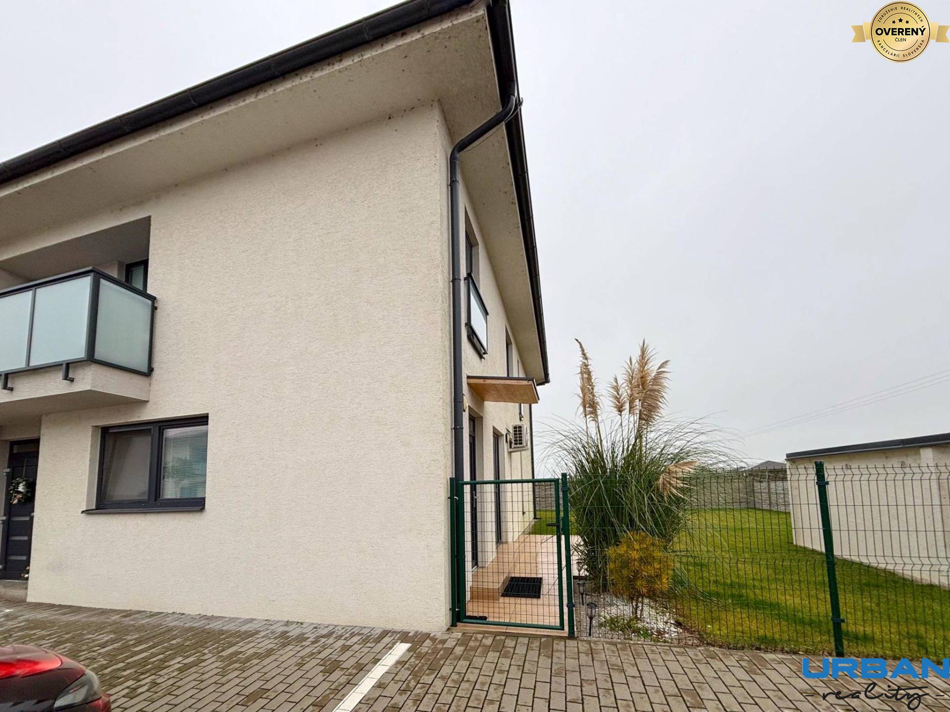 Modern 3-Room Apartment with Garden and Parking in Šamorín